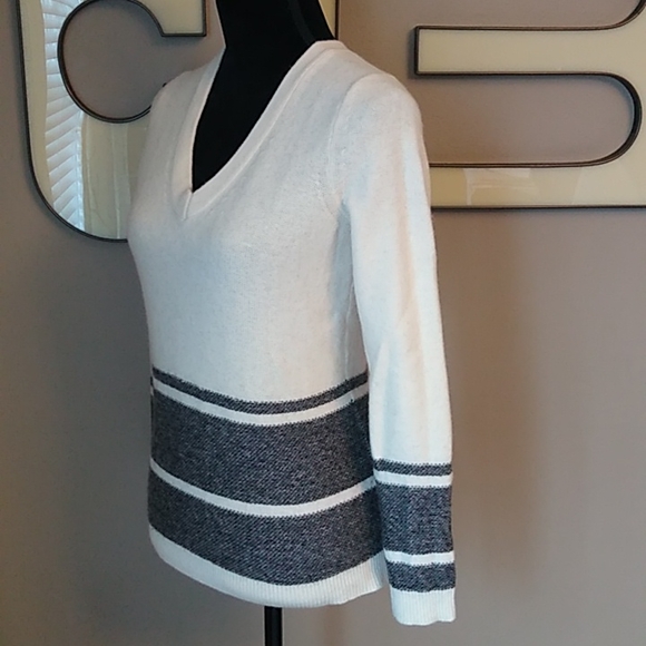 Banana Republic Filpucci Yarn Sweater - Picture 2 of 7